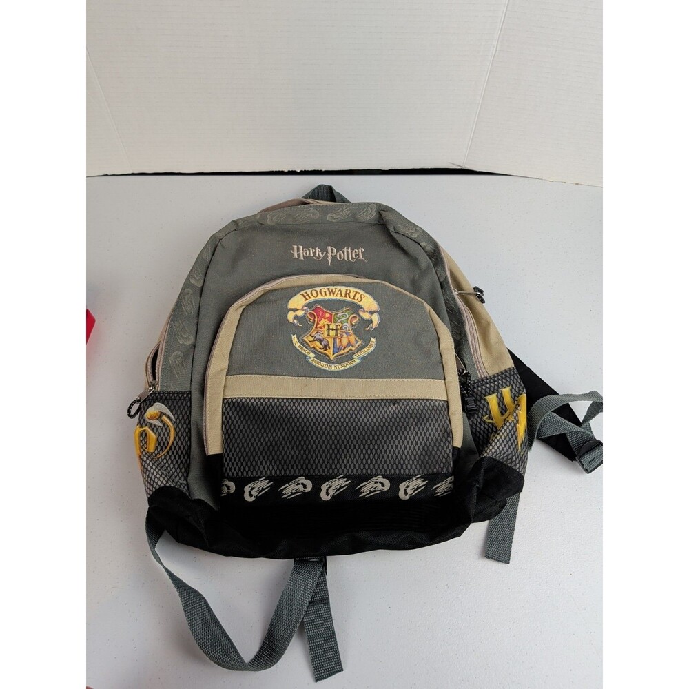 Vtg 2001 Harry Potter Hogwarts Back Packhoise Crest Snitch